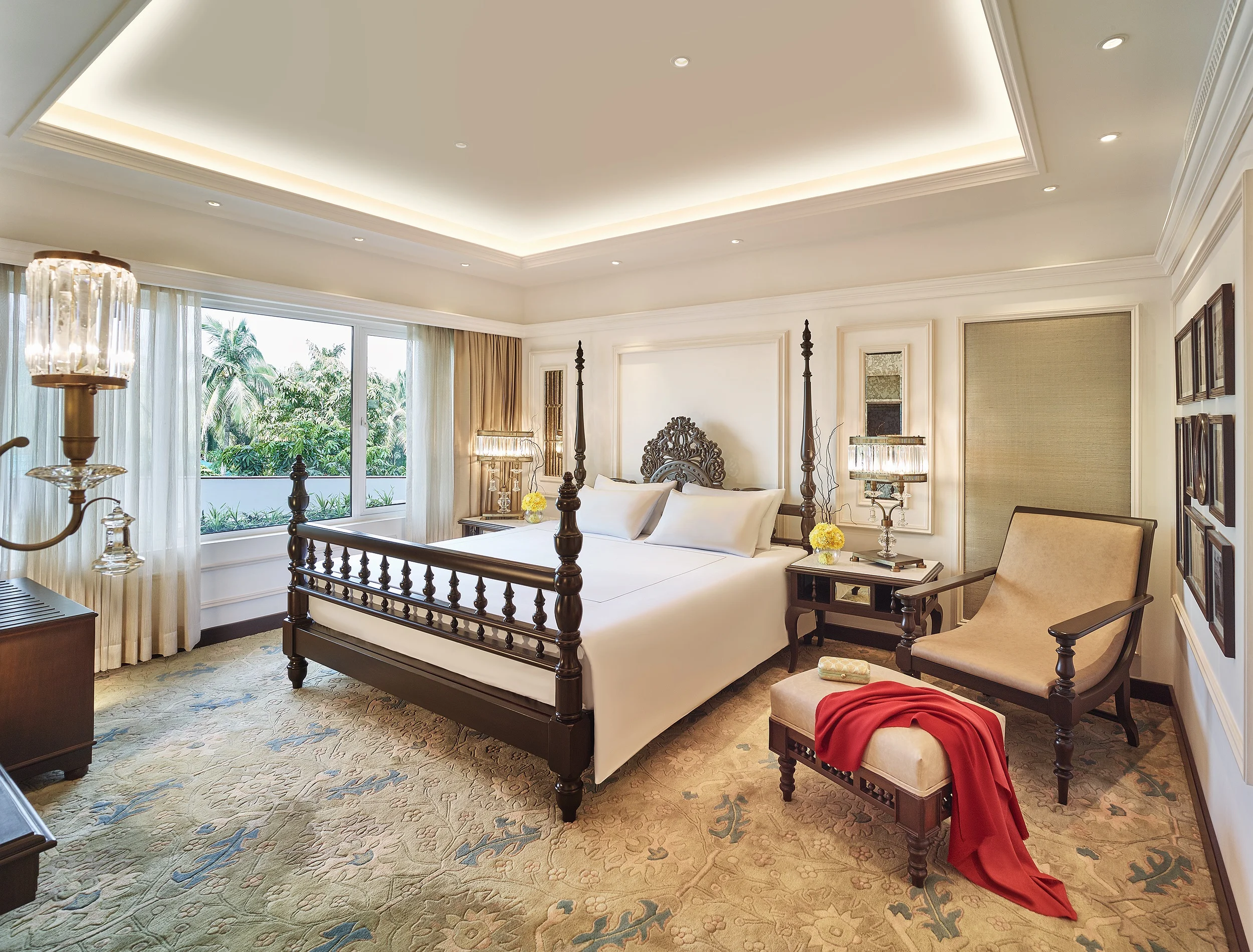 GRAND LUXURY BEDROOM 115 76 MAIN .jpg