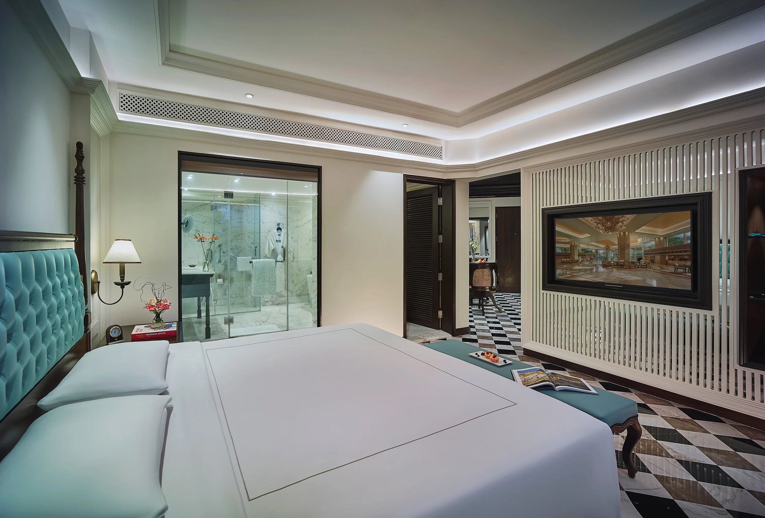 PREMIUM SUITE 103 129 MAIN.jpg