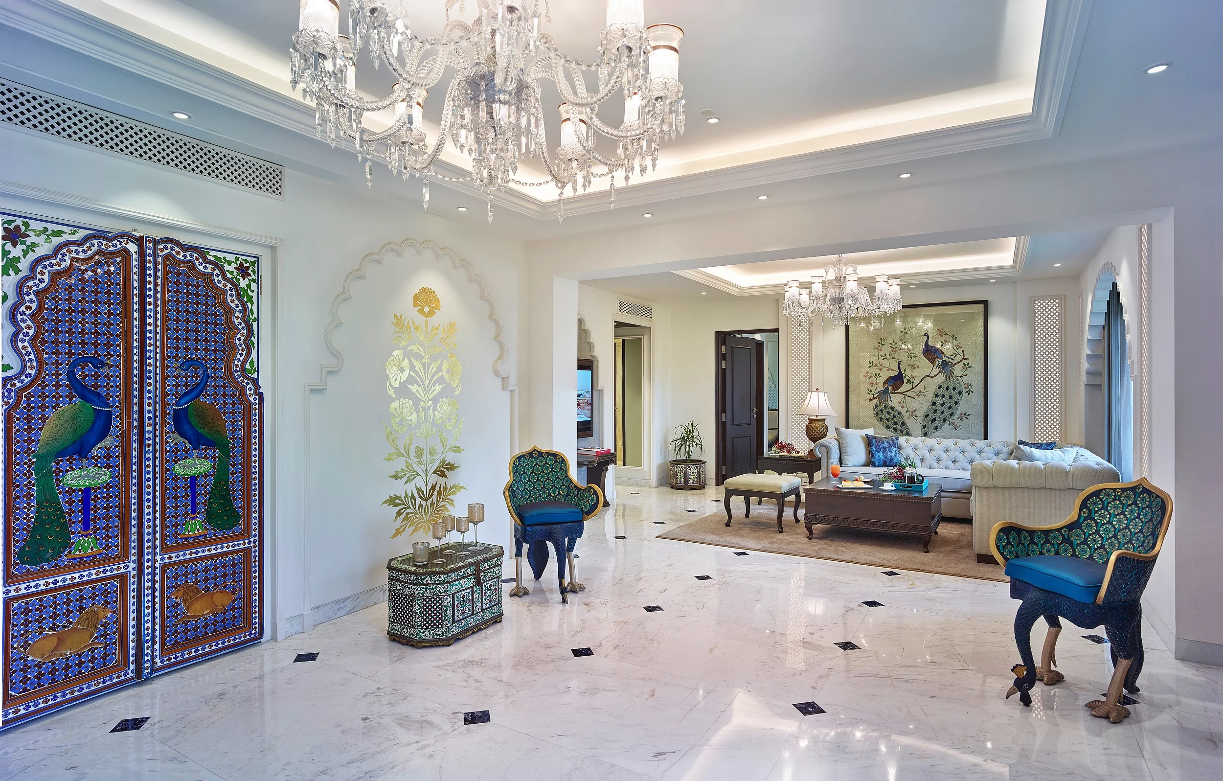 PEACOCK SUITE 97 Panorama.jpg