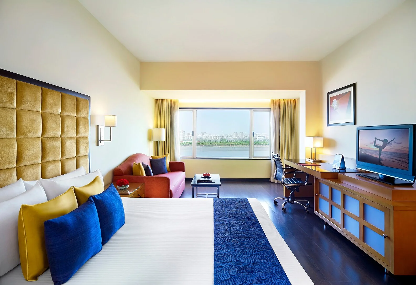 EXECUTIVE ROOM 19.jpg