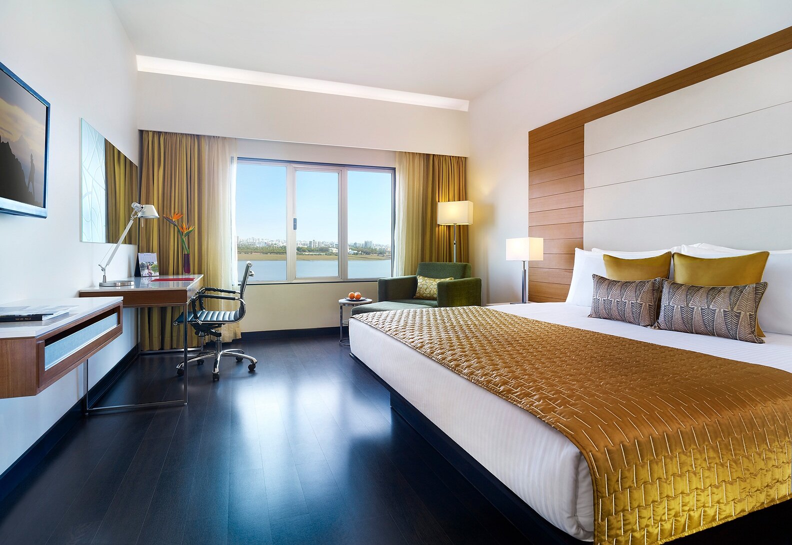 SUPERIOR ROOM 82.jpg