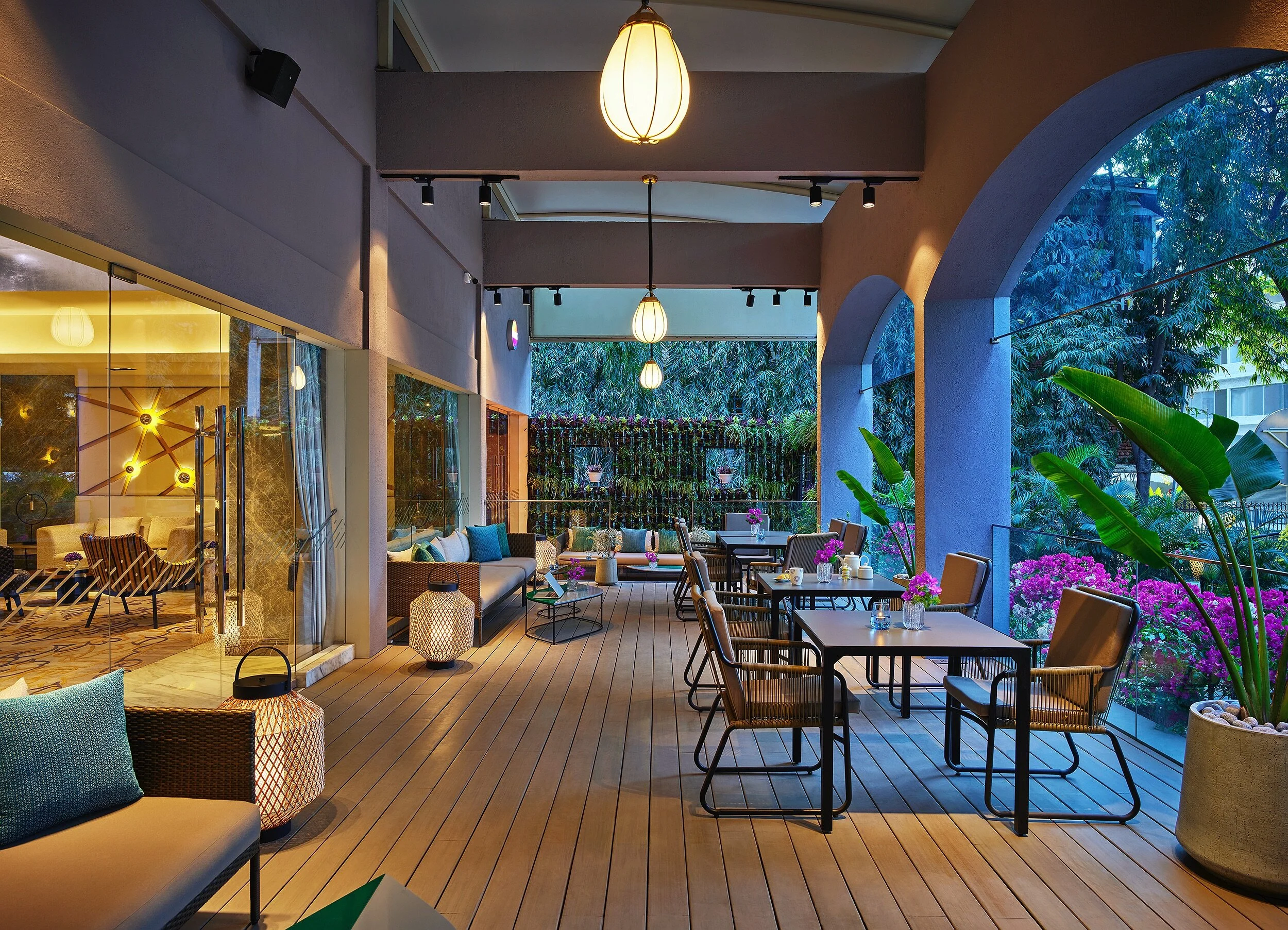 SWIRL ALFRESCO 170 Panorama main copy.jpg