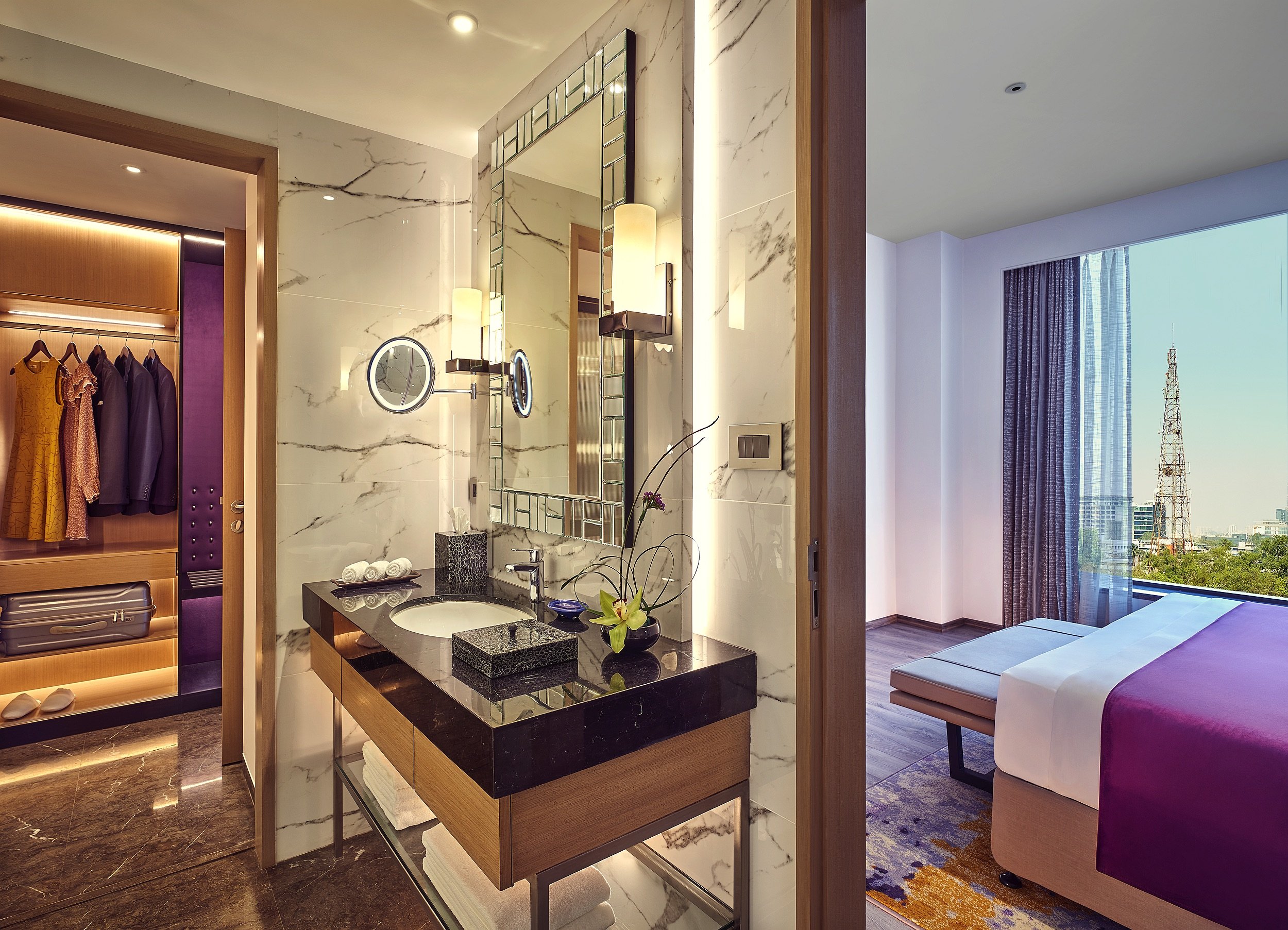VIVANTA SUITE ANGLE 4 BATHROOM A 183 MAIN copy.jpg