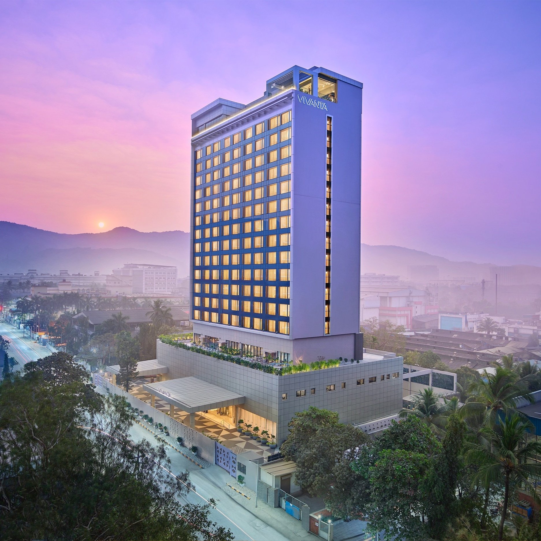 FACADE+MTNL+ANGLE10754+SKY+NORMAL+.jpg