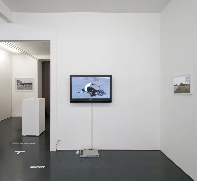 Vue d'exposition / Exhibition view. "Moving not Moving". Galerie Laurence Bernard