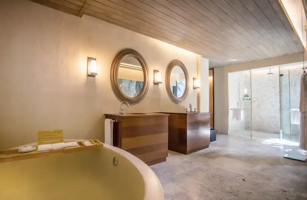 Grand Beachfront Villa -Bathroom-Shot2.webp