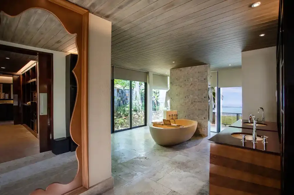 Grand Beachfront Villa -Bathroom-Shot1.webp
