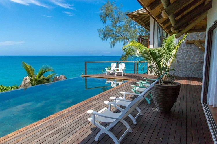 villa-mahe-pool-2.webp