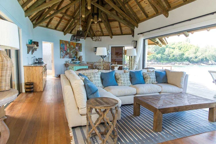villa-mahe-lounge.webp