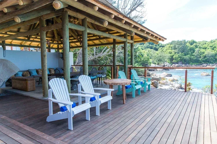 villa-mahe-deck.webp