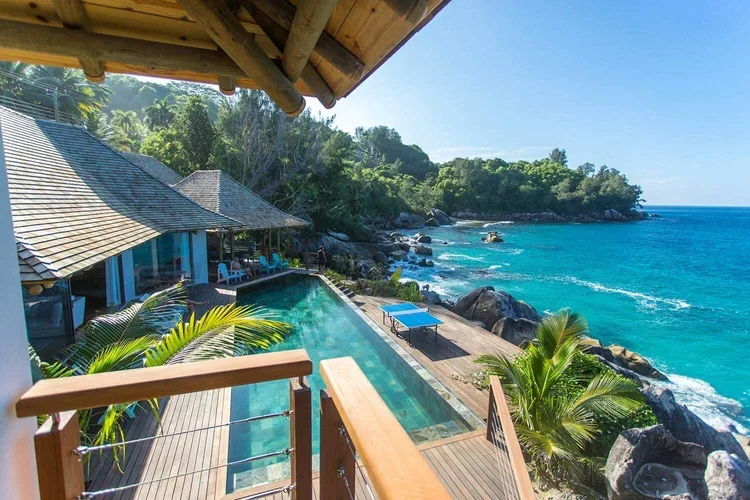 villa-mahe-balcony-view.webp