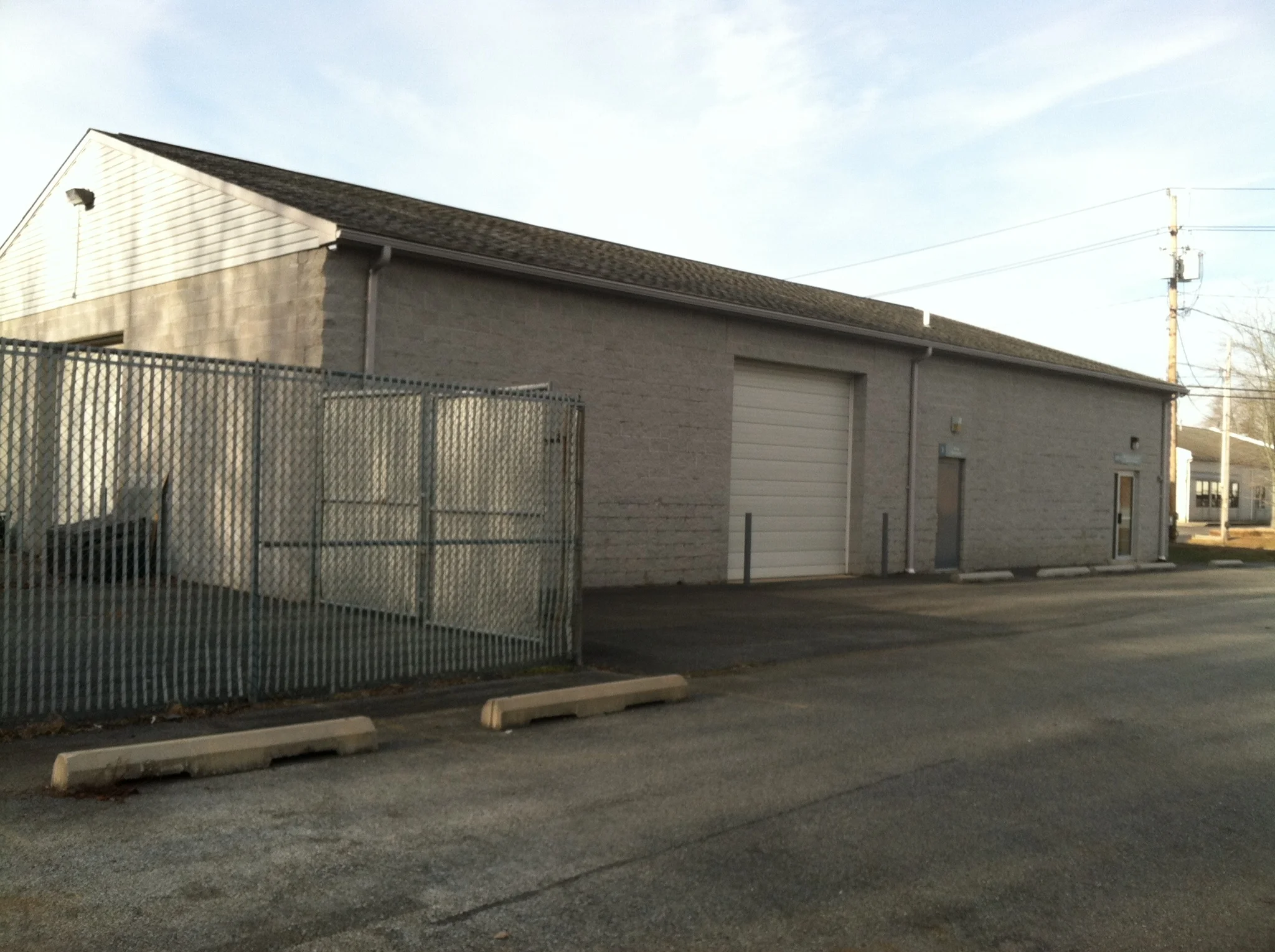 Blockwork / Foundation and concrete floor for a 50 X 80 warehouse.