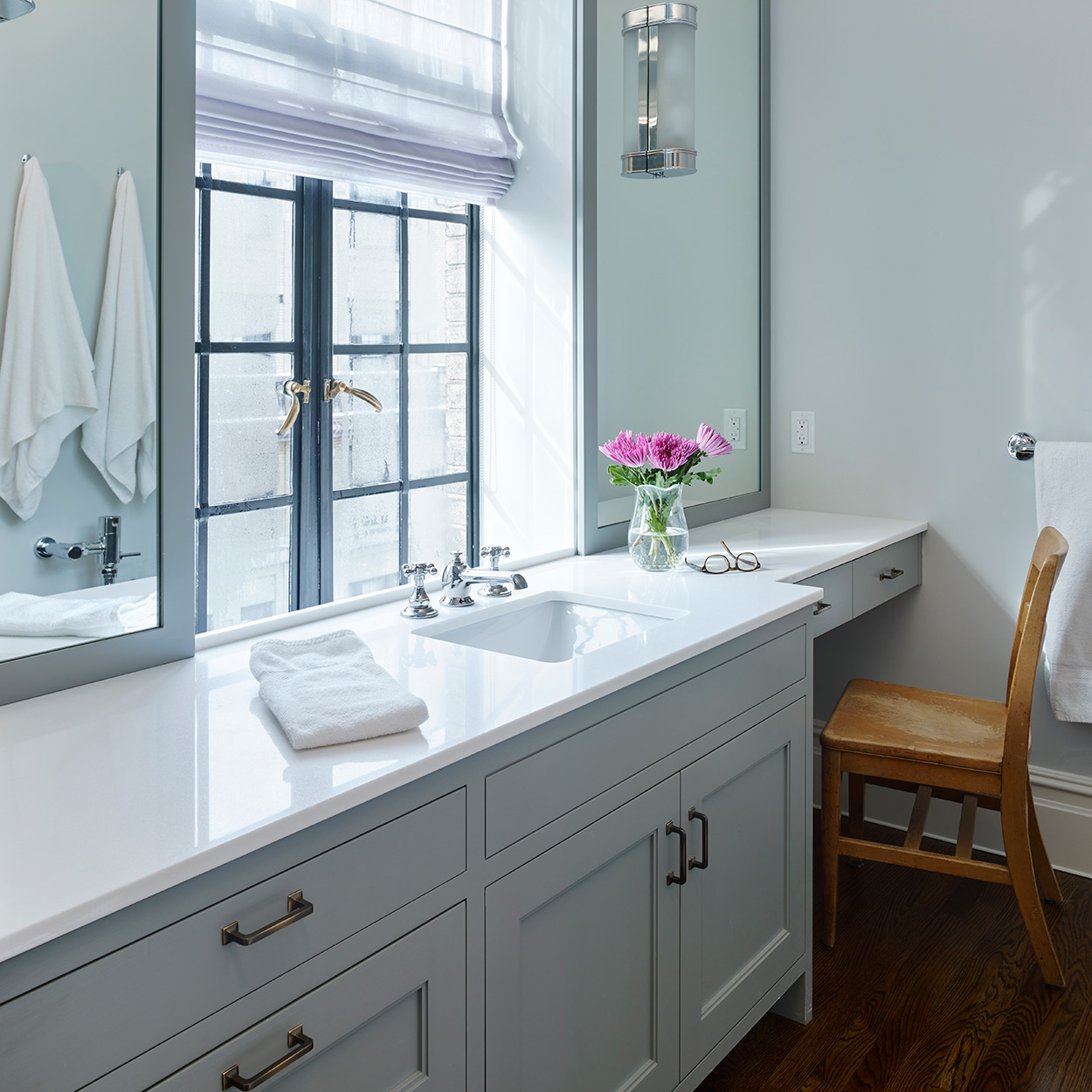 Joe Kitchen is a commercial photographer in New York & Philadelphia that photographs architecture & interiors, hotels & resorts, still life and beverage. Joe regularly travels to Washington DC, Baltimore, Boston and the rest of North America for pr
