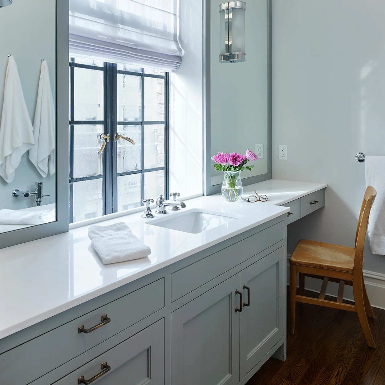 Joe Kitchen is a commercial photographer in New York & Philadelphia that photographs architecture & interiors, hotels & resorts, still life and beverage. Joe regularly travels to Washington DC, Baltimore, Boston and the rest of North America for projects.
