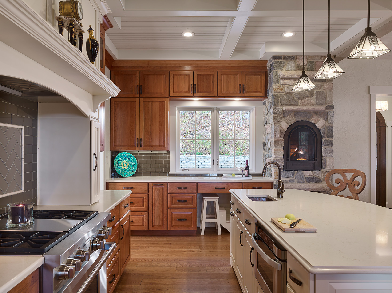 Joe Kitchen is a commercial photographer in New York & Philadelphia that photographs architecture & interiors, hotels & resorts, still life and beverage. Joe regularly travels to Washington DC, Baltimore, Boston and the rest of North America for pr
