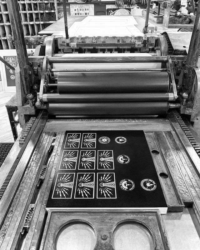 On press with some business cards tonight. Had a lot of folks staring through the glass at me while I was printing these. .
.
.
#letterpress #printing #businesscards #thirdmanrecords
