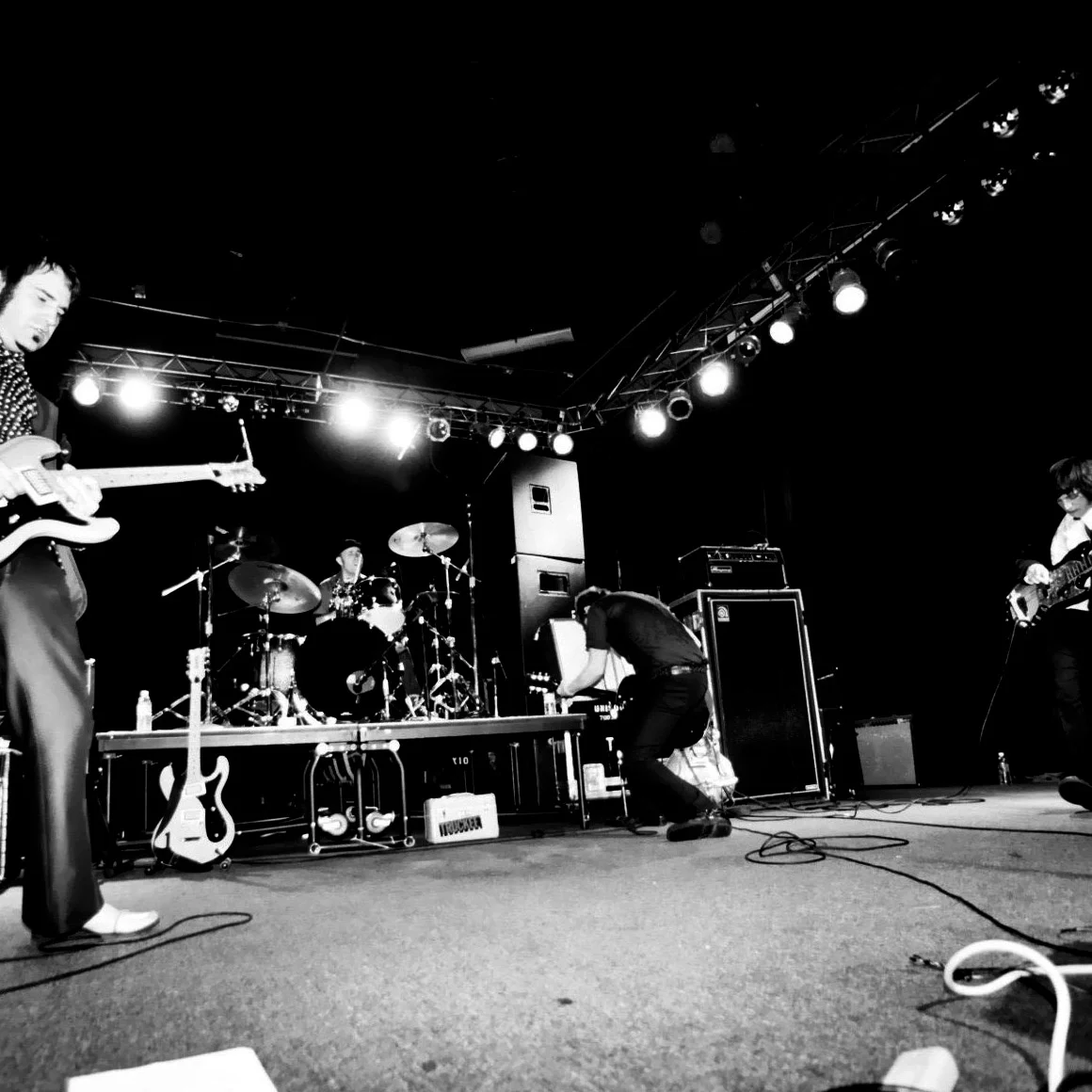 Truckee Brothers in full flight on tour (2007). Photo Stacie Huckeba .