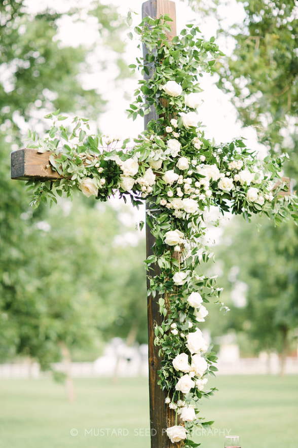 Cross- Maxit Flower Design- Houston Weddings