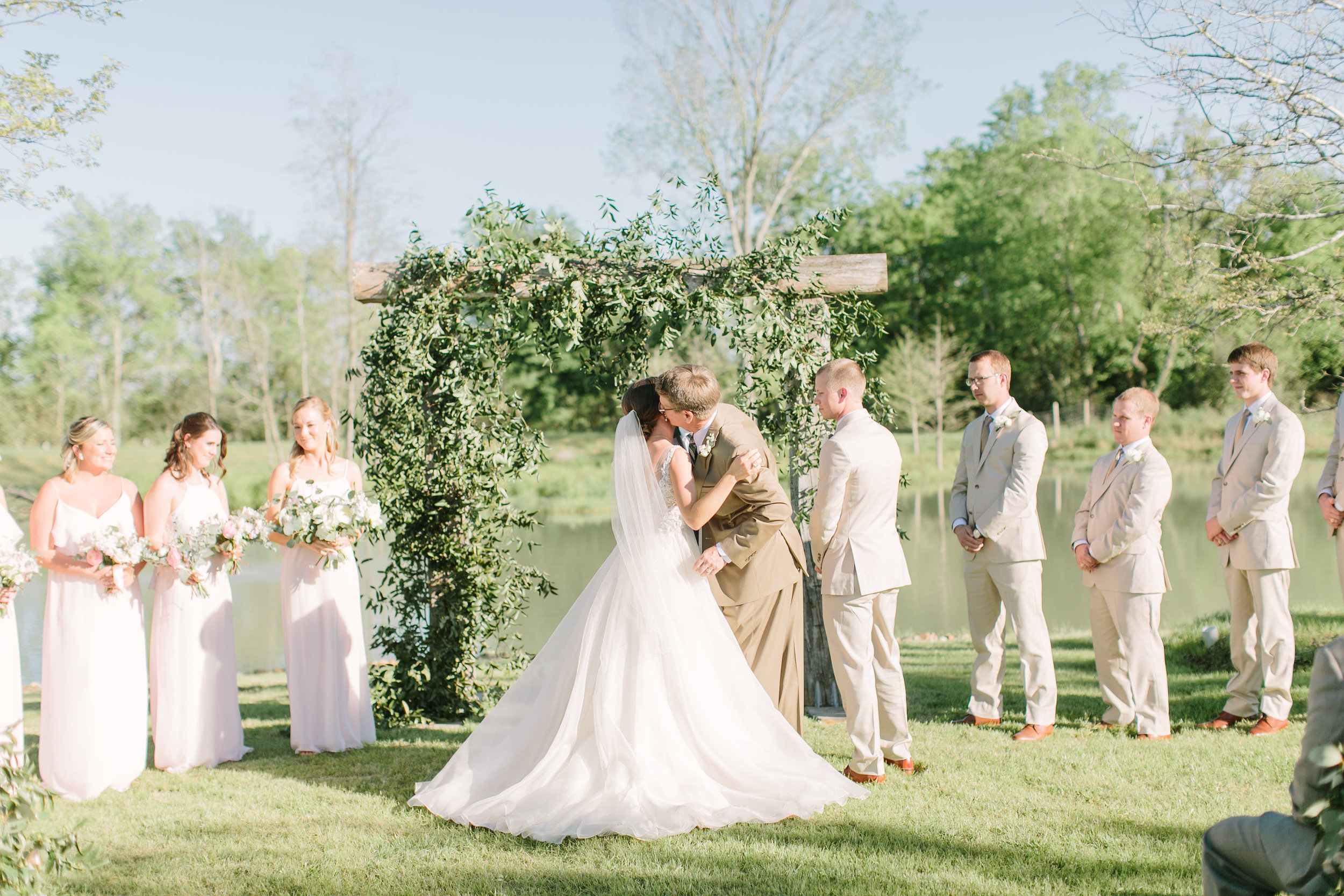 Wedding Kiss Maxit .JPG