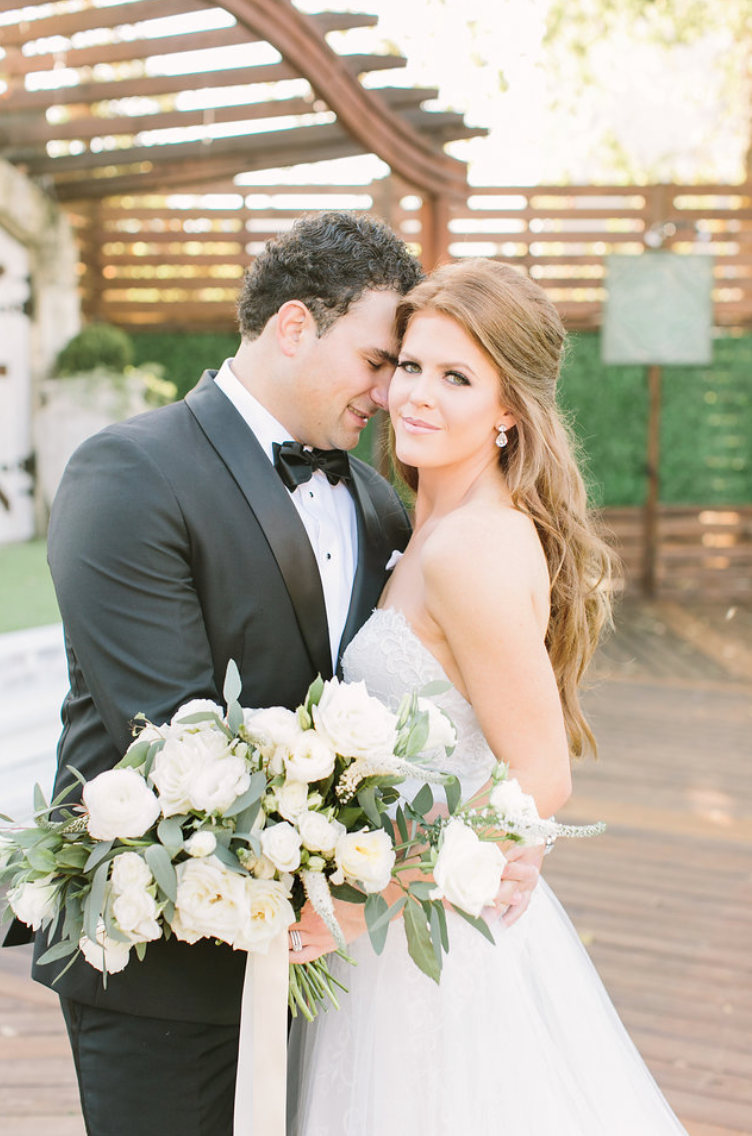 bride-groom-love-simple-white-ivory-cream-bouquet-rose-garden-photography-floras-by-maxit-flower-design