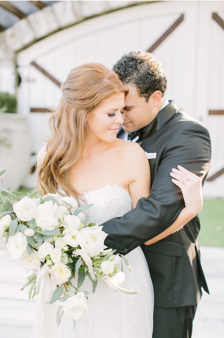 bride-groom-love-simple-white-ivory-cream-bouquet-rose-garden-photography-floras-by-maxit-flower-design