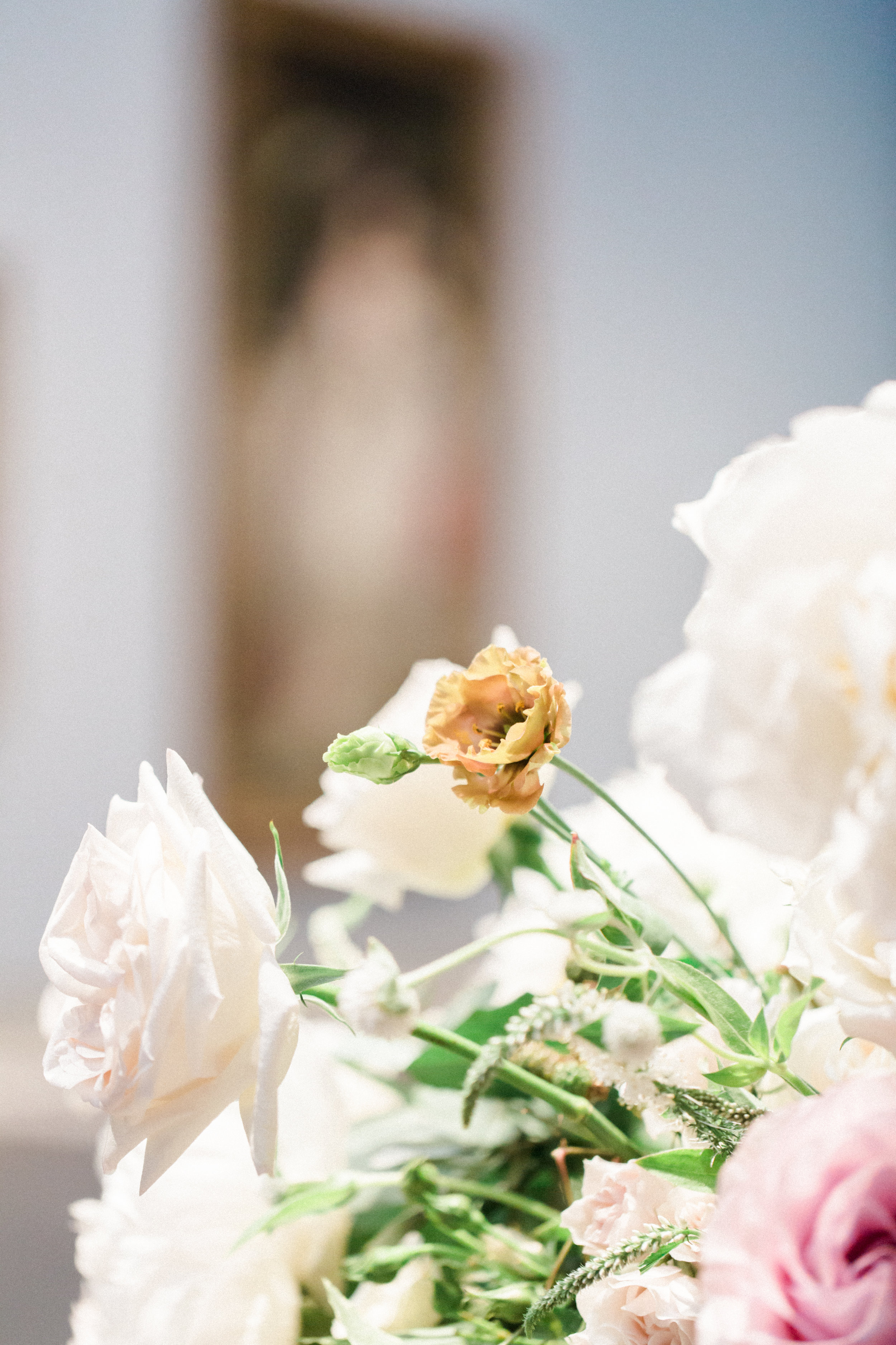 romantic-pink-petal-greenery-detail-photography-floras-by-maxit-flower-design