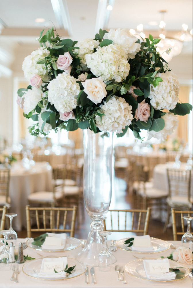 wedding-details-photography-dana-fernadez-river-oaks-country-club-tall-glass-arrangement-statement-hydrengea-rose-reception-decor-floral-greenery-by-maxit-flower-design-houston-texas