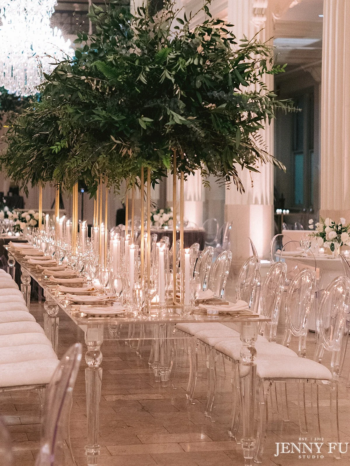 Head_Table_Centerpiece_Tall_Installation.jpg