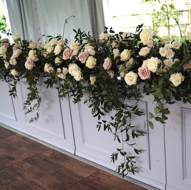 Sometimes to band front needs a little cleaning up. And what better way than adding a tailed box front and overflowing flowers.

Event planner @alyssameeksevents 
#maxit #maxitflowerdesign #htxflowers #houstonflorist #htx #florist #eventdesigner #ban