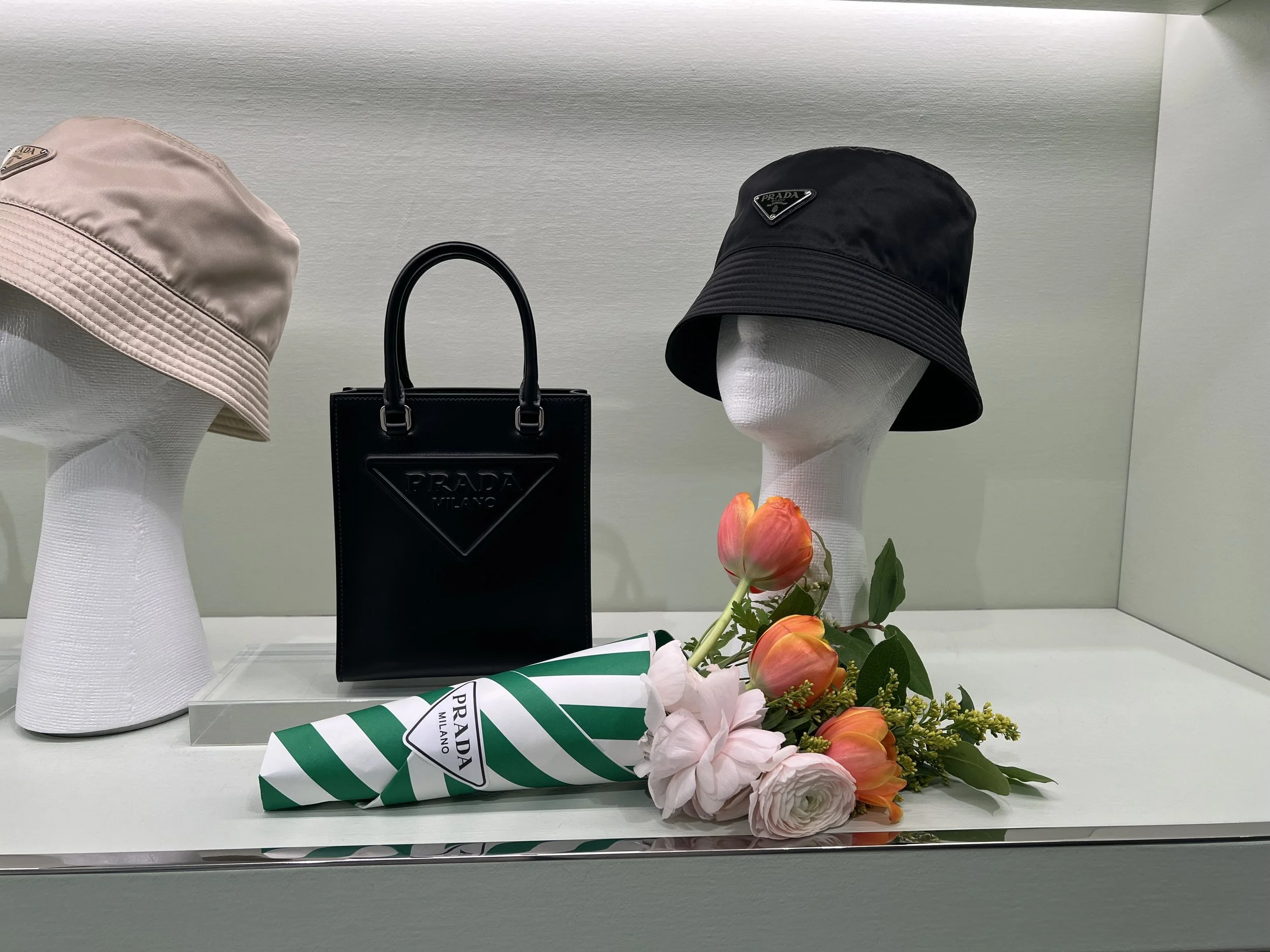 prada-bouquet-corporate-flowers.jpeg