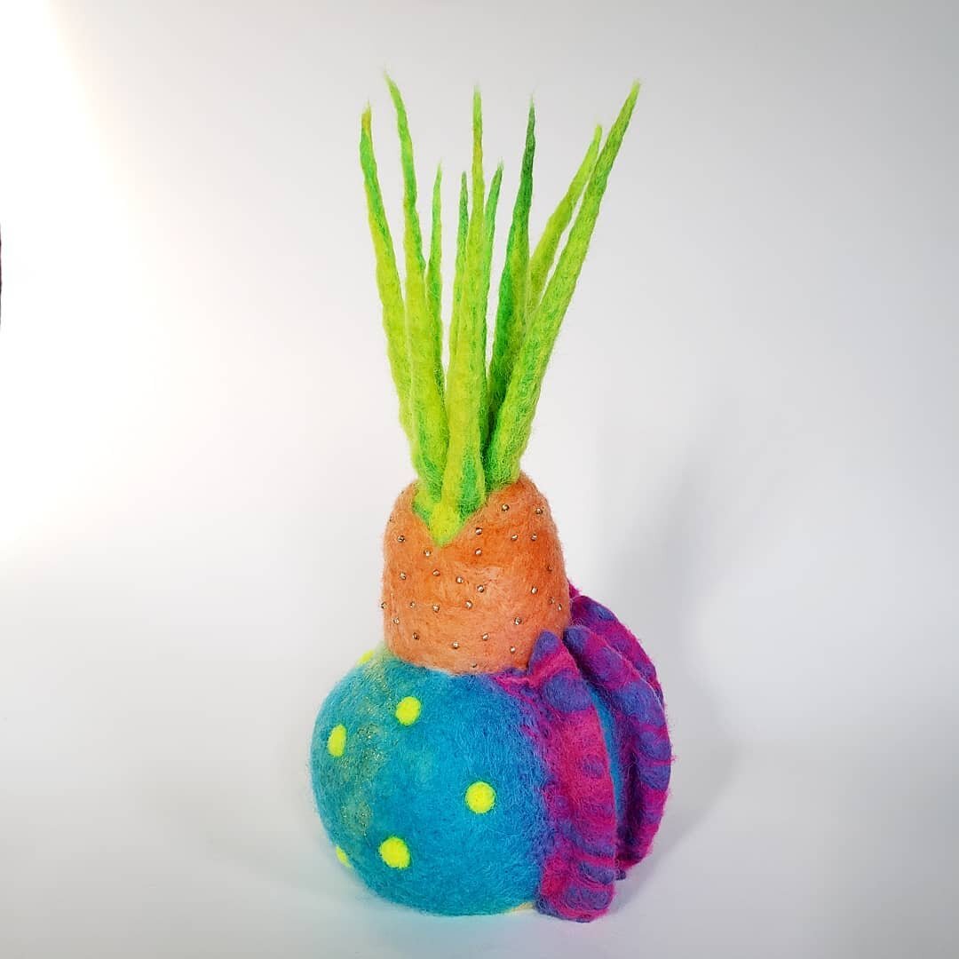 Happiness Object 🌈🌟🍍🍭
good for combating bad moods and increasing good moods🆗️ 🆒️ 
needle felted, wet felted, seed beaded, glittery mesh embedded, 
8 inches base to tip 🕵️&zwj;♀️
.
.
.
#shannonowenfiber #somervilleartist #contemporaryfiber #so