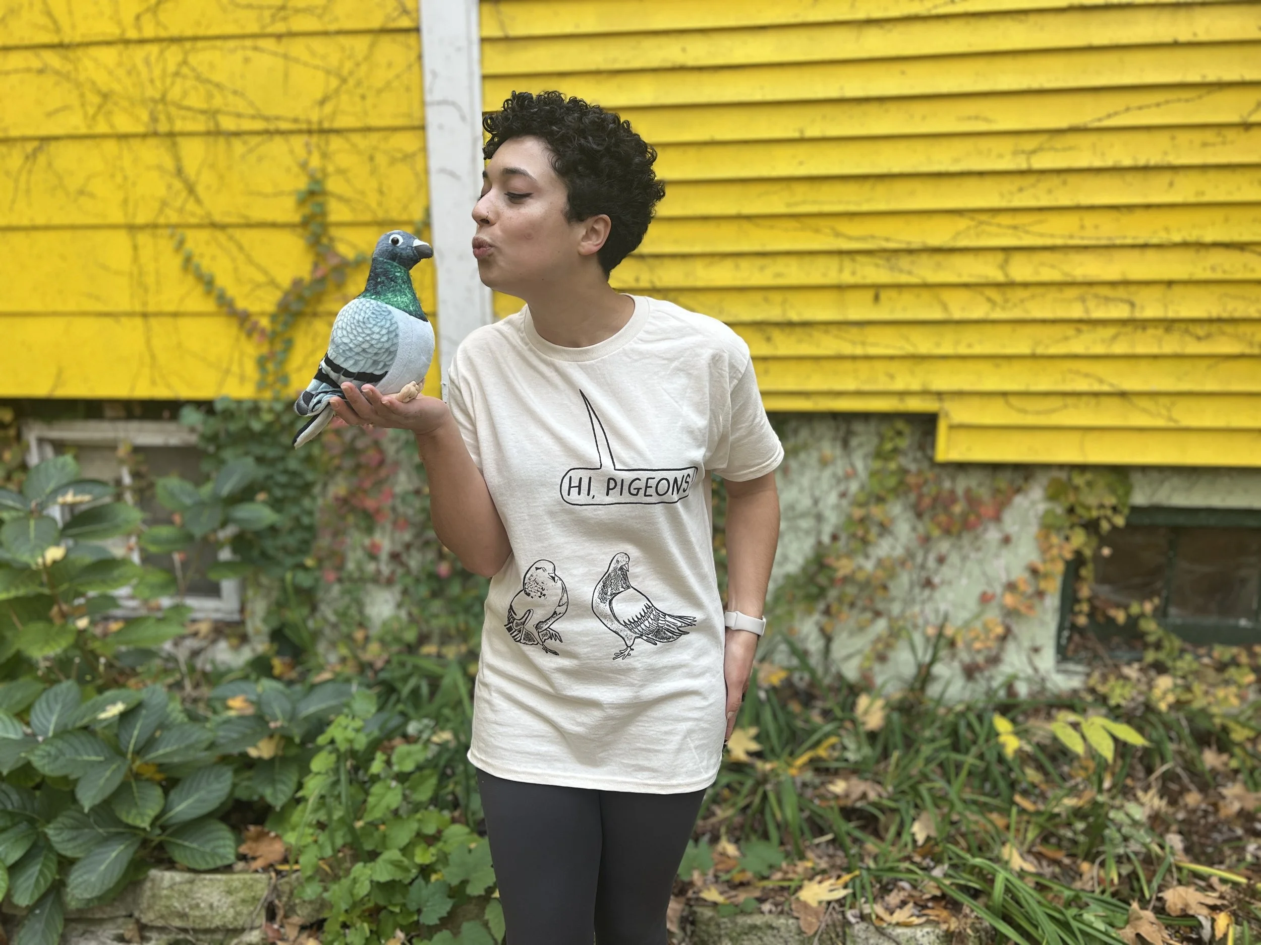 HI, PIGEONS! T-shirt