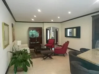 Venta de condo en Santa Ana $615,000