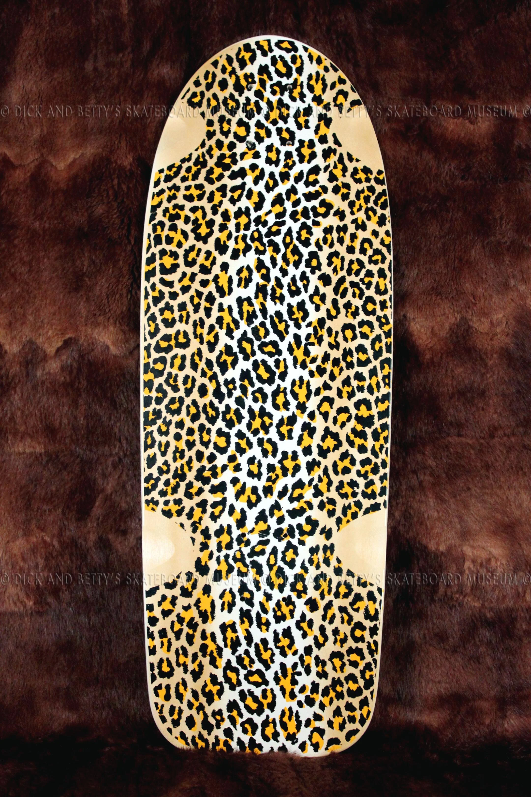 TEAM  1983Leopard (White/Gold Fade)