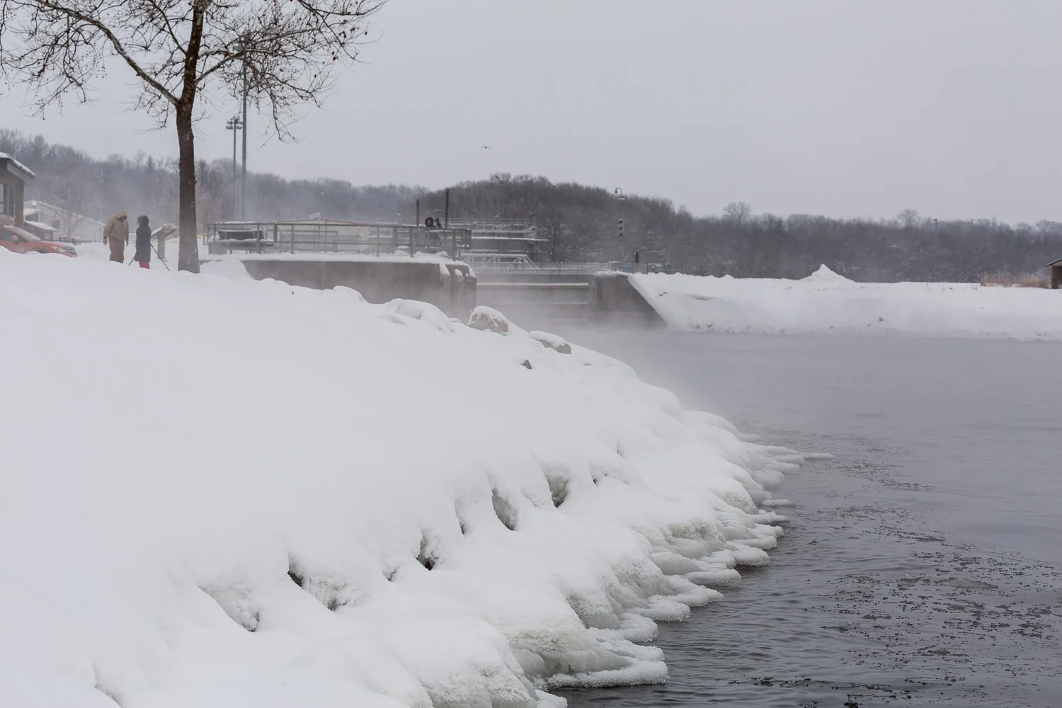 Looking along the shoreline at the viewing platform. Not many people were out yet.