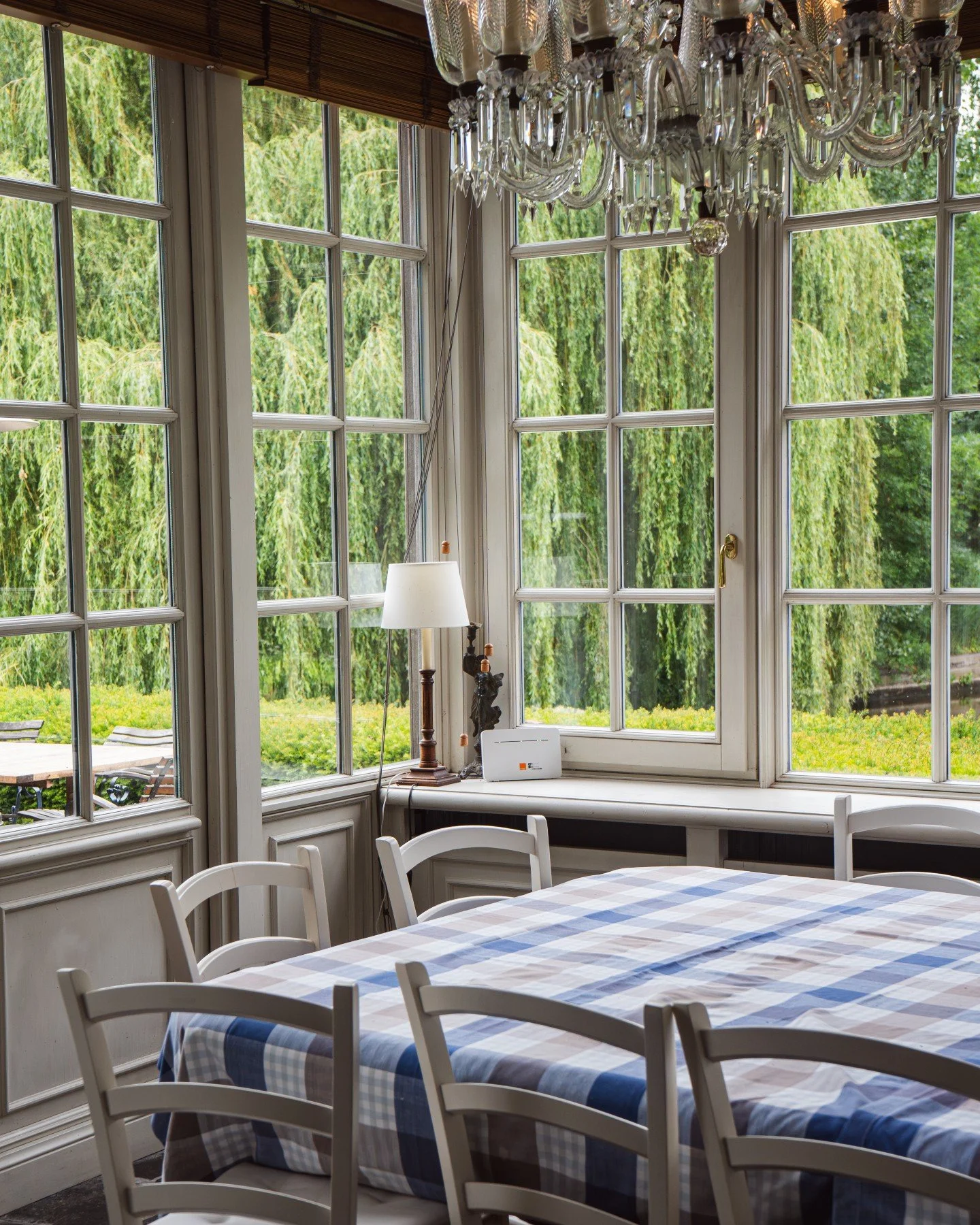 The day begins softly here. ✨

A family brunch, the calm of the pond, the soft light of the veranda, and that very special feeling before the wedding day unfolds.