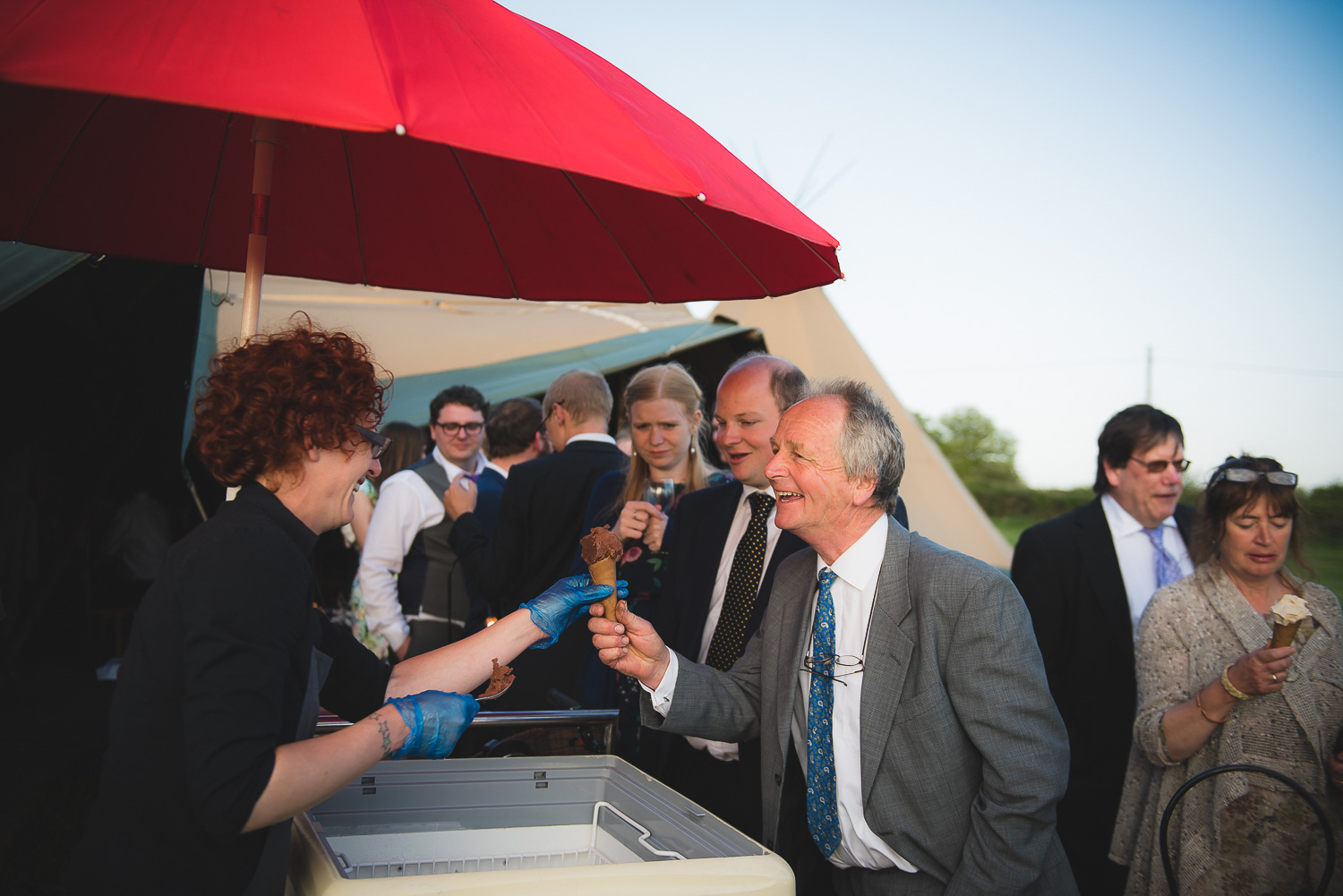 wedding-photographer-sussex-tipi-103.jpg
