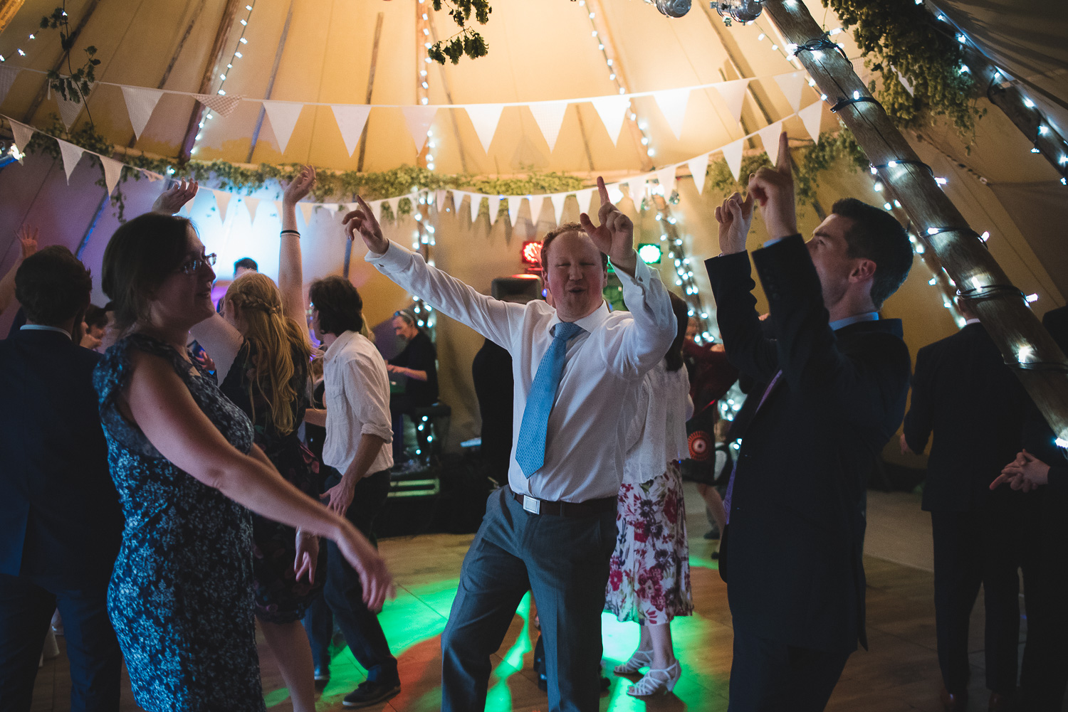 wedding-photographer-sussex-tipi-120.jpg