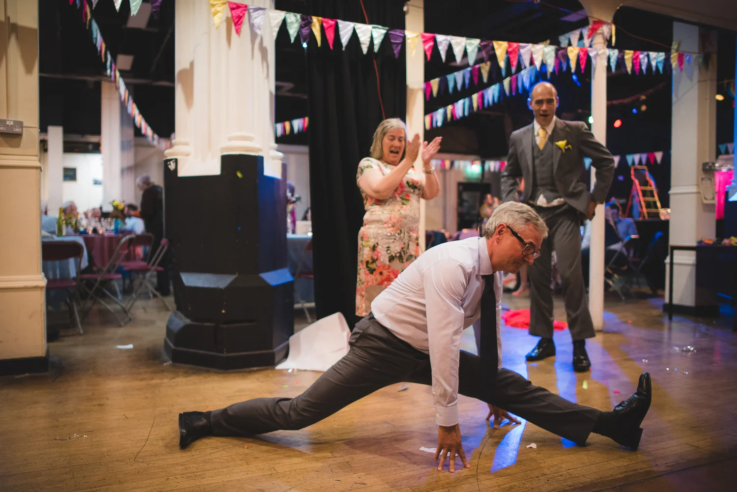 wedding guest doing splits