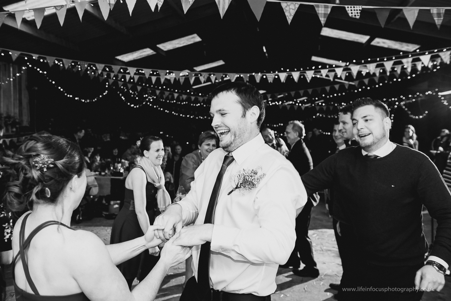 wedding-photography-gloucester-diy-outdoors-2.jpg