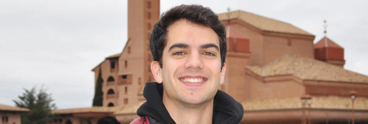 GRILEX es un joven rapero que después de pasar por Alpha su vida da un giro de 180º