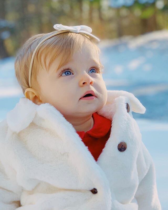 My little snow angel ❄️👼🏼 #oliviajuniper #babysfirstchristmaseve #vermont #whitechristmas