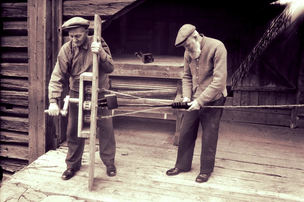 FAQ - How does that mini wireless spy camera work?