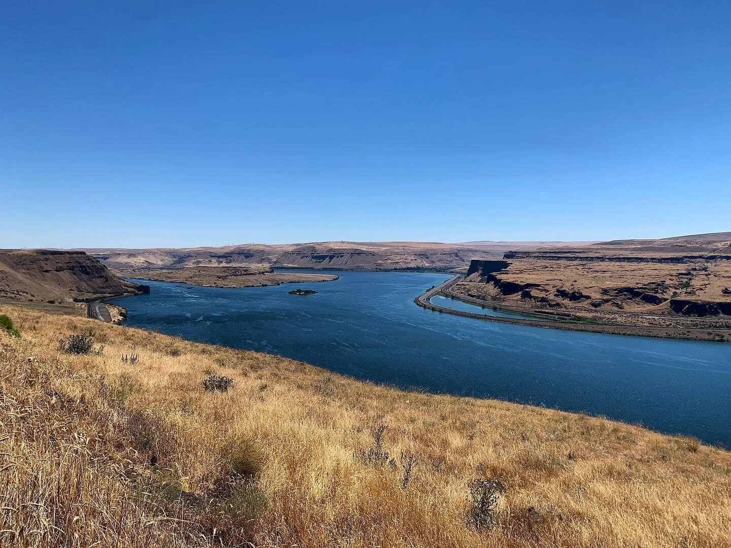 Columbia River, 114&deg;

#columbiarivergorge #washington #pacnw #heatwave #roadtrip
