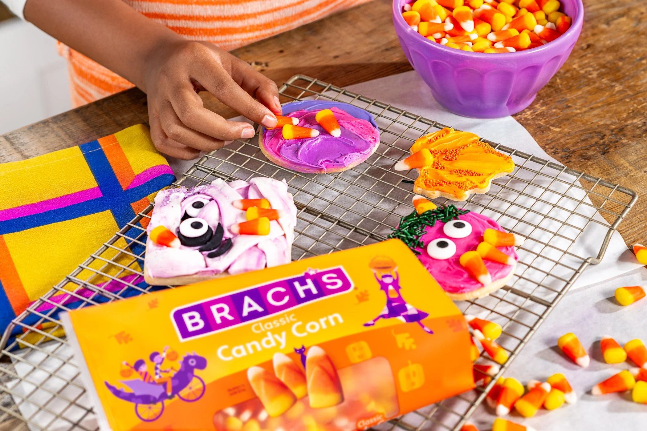 20230727_Brachs_HALLOWEEN_PRODUCT_MOMENT_0993_sm.jpg