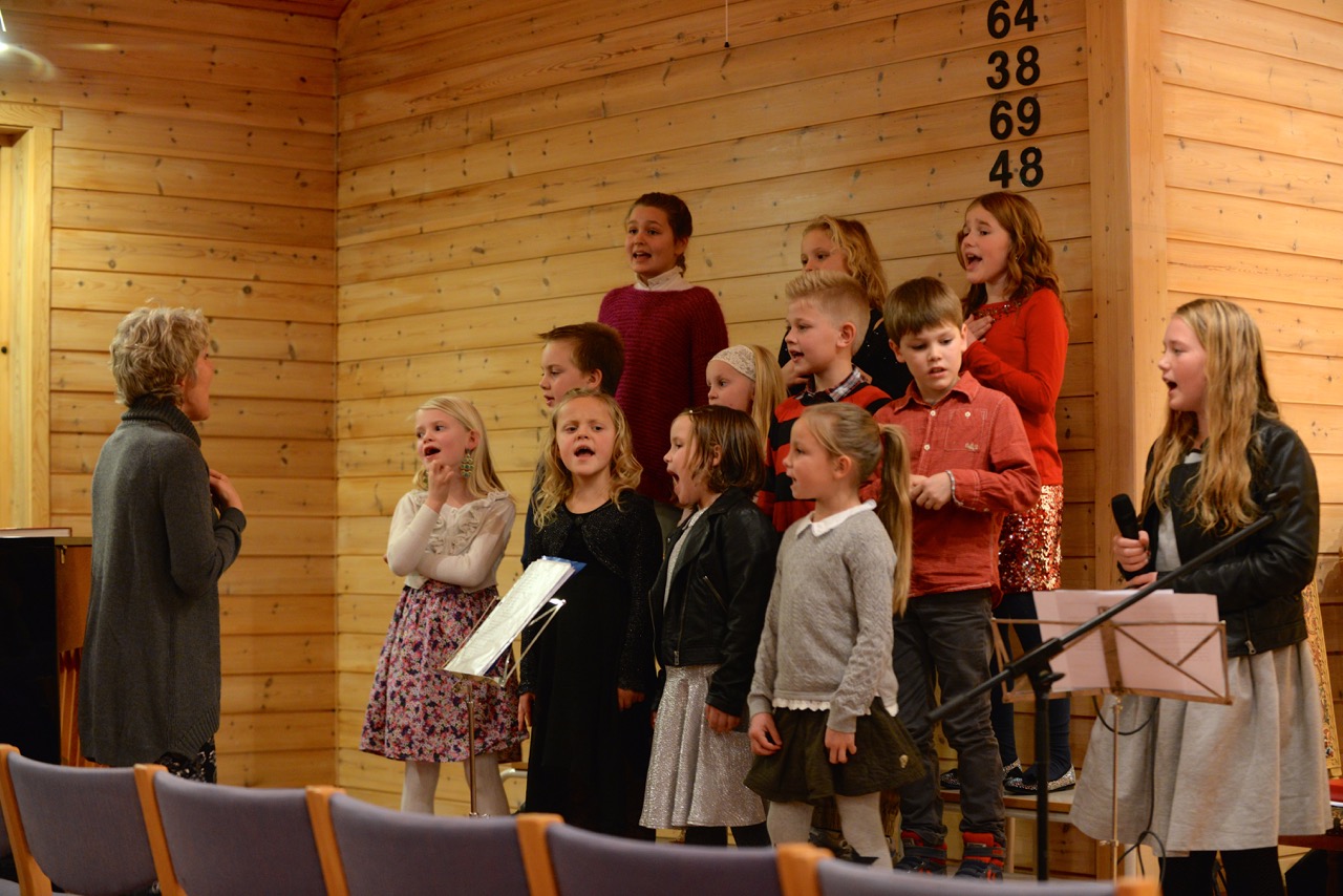 Vi syng jula inn 2014