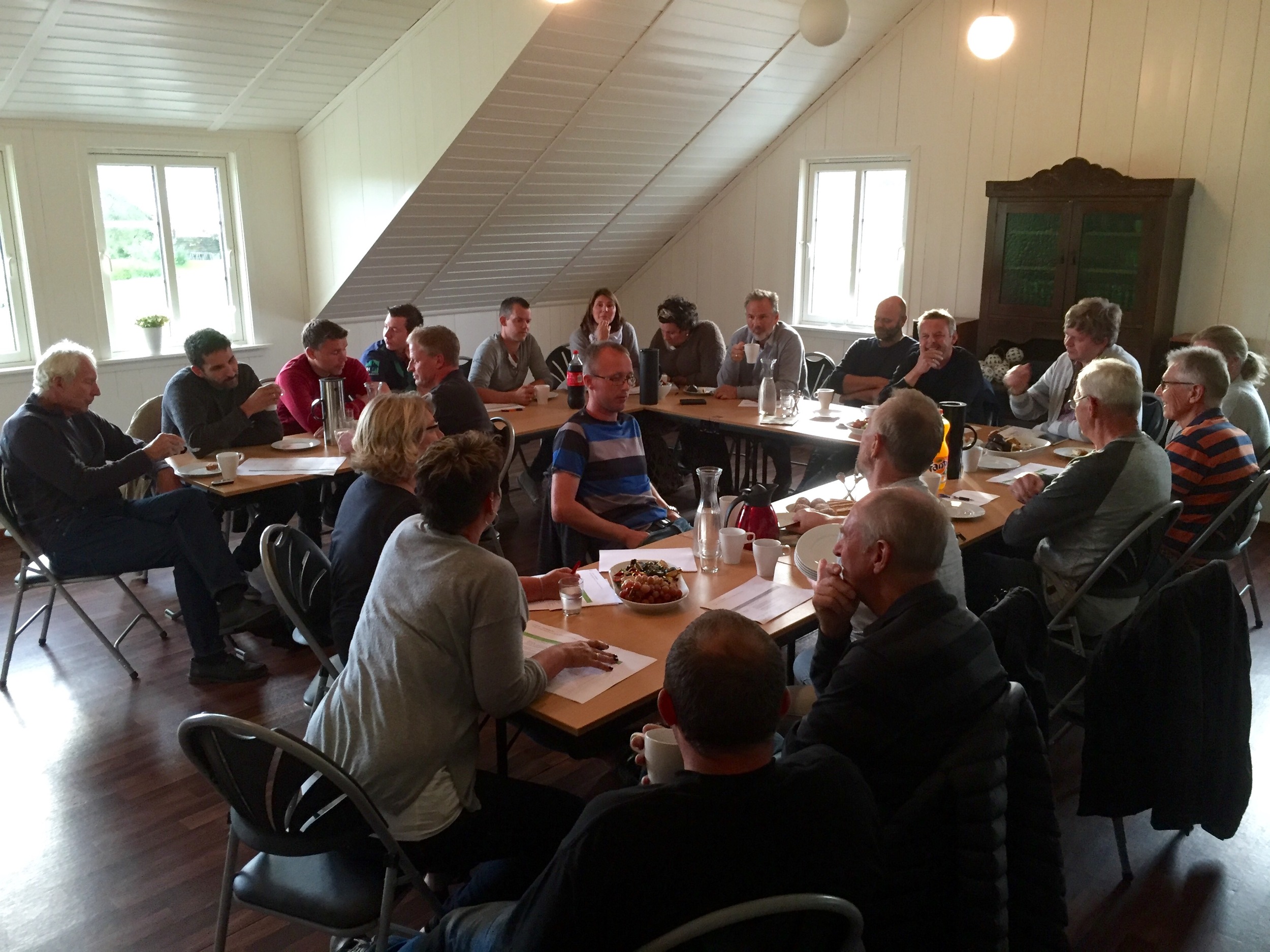 Denne gjengen var tysdag samla hjå Kathrine og Kristoffer Østhus for å planleggja visningsdagen som skal vera på Fogn 27. august.