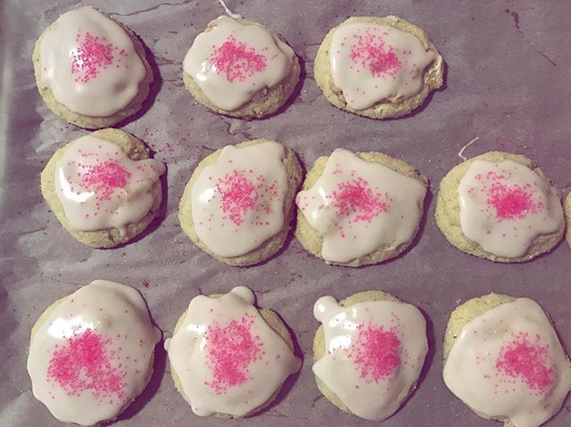 All Valentine's Boxes have been packed and are ready to go! Sorry if you missed it! These Ros&eacute; Champagne Cookies are one of my favorites! Oh and by the way - @onelittlemango is the winner of the Giveaway! DM me for details! Congrats! #thecooki