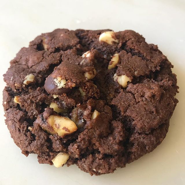 Dark + White Chocolate Walnut Cocoa Cookies ✌🏽🖤 #thecookiecult