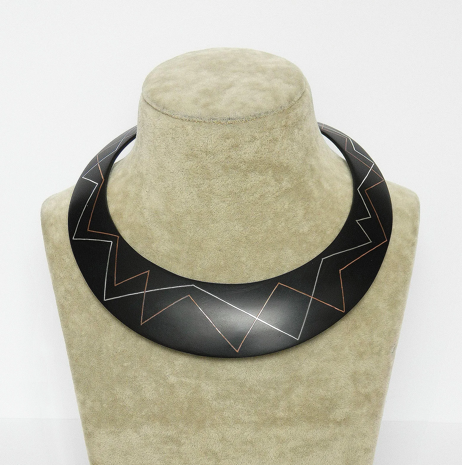 COLLAR EDITED (4).jpg